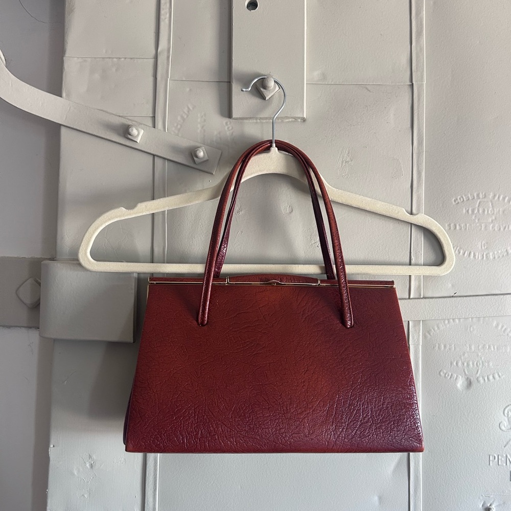 Vintage Leather Kisslock Bag from England